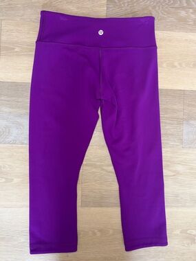 Lululemon Reversible Cropped Leggings Size 6 (Purple/Black)